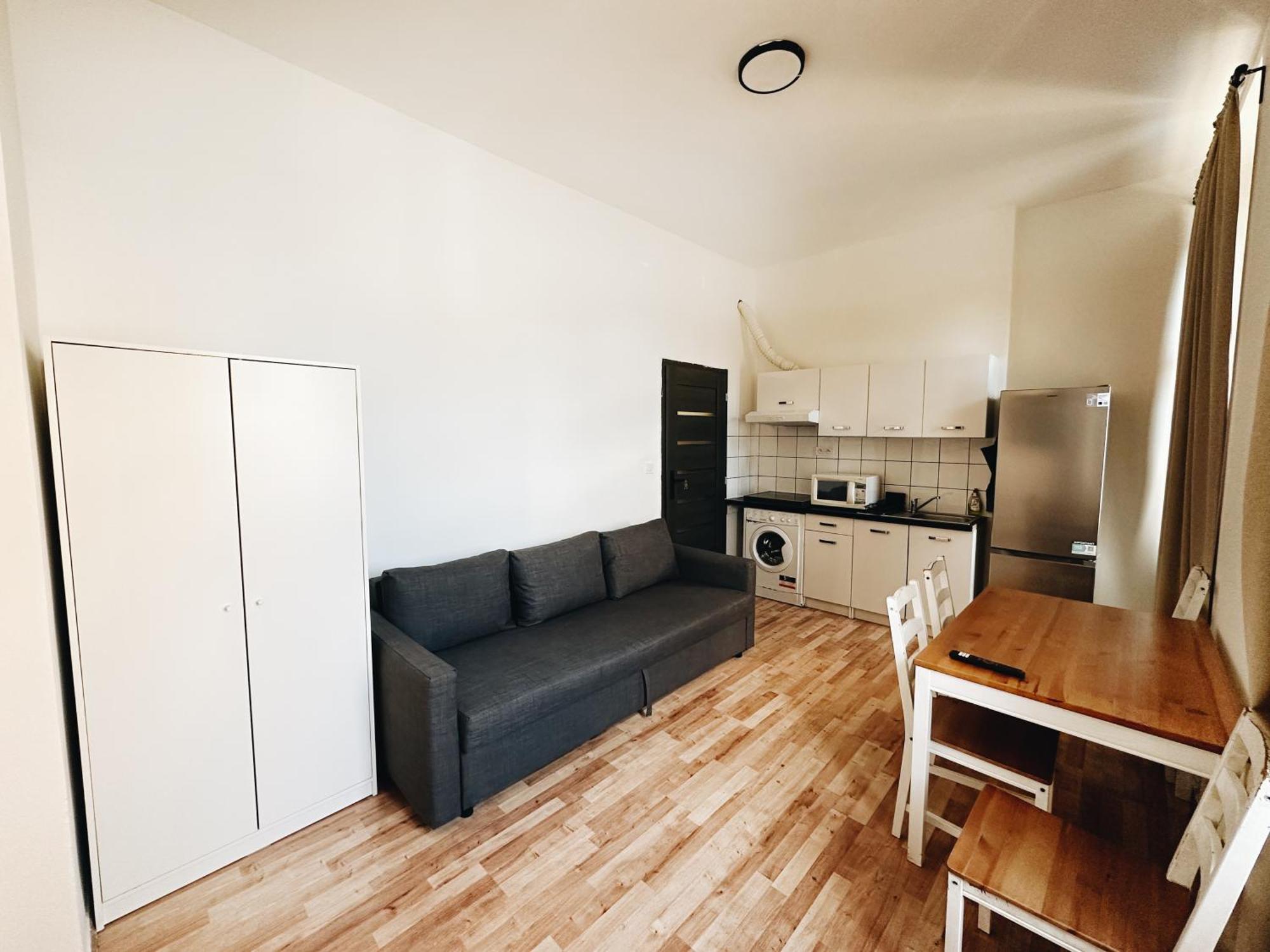 Crimson Charm Apartment Prag